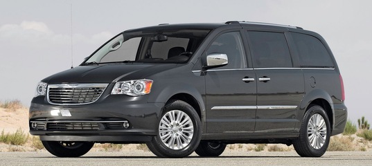 chrysler town & country photo